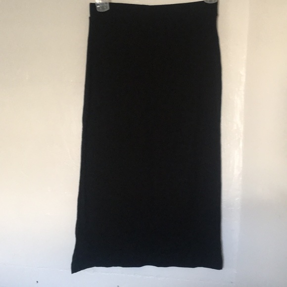 Forever 21 Dresses & Skirts - Simple modest black midi skirt!